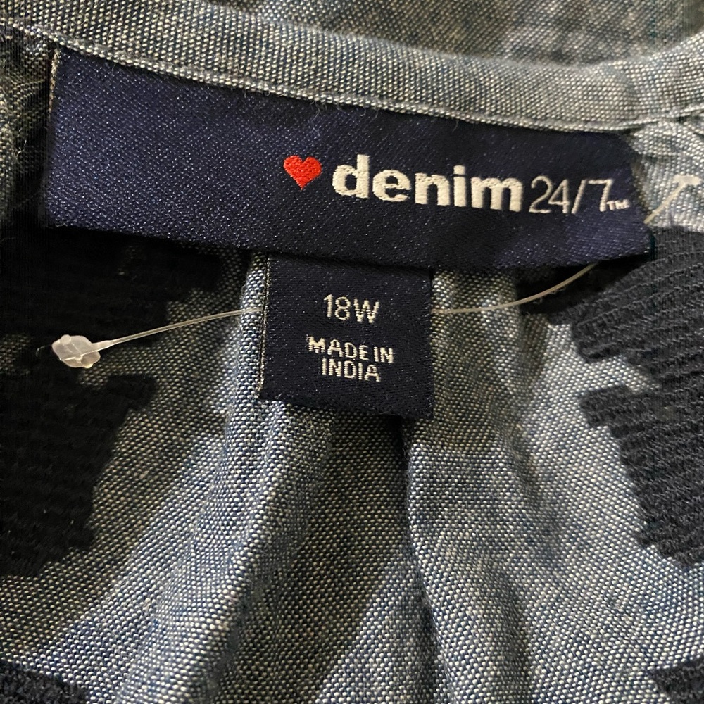 Denim 24/7 Blue Chambray Sequin & Embroidered Peasant Boho Blouse Size 18W - Picture 11 of 13